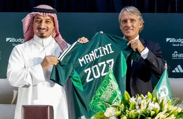 3 نجوم يربكون مانشيني في معسكر منتخب السعودية