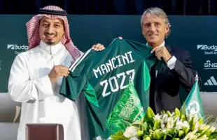 3 نجوم يربكون مانشيني في معسكر منتخب السعودية