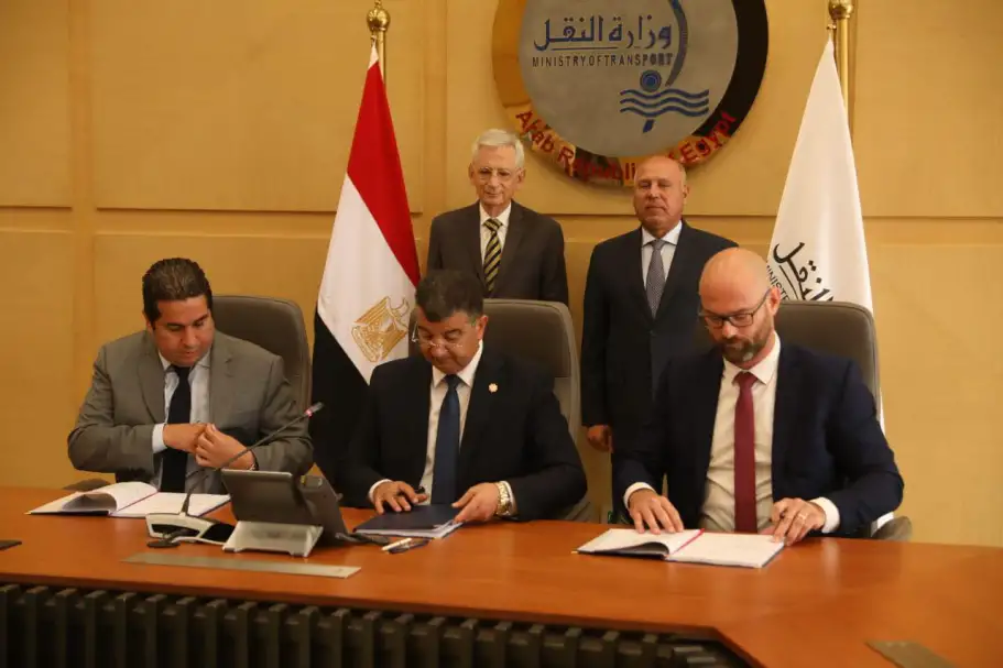 وزير النقل وسفير فرنسا يشهدان توقيع مذكرة تفاهم خاصة بمشروع الخط السادس للمترو