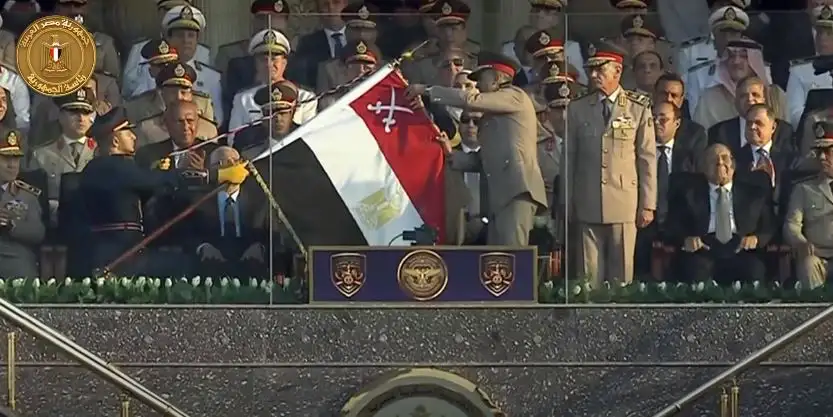 الرئيس السيسي يصدق على منح علم القوات المسلحة وسام الجمهورية العسكري