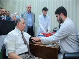 المحامين تنظم حملة للتبرع بالدم.. وعلام أول المتبرعين دعما للشعب الفلسطيني