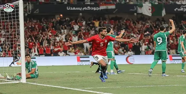 فيتوريا كشف بلماضي.. كيف تفوق منتخب مصر على الجزائر رغم النقص العددي؟