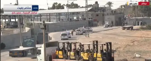 دخول المساعدات لغزة.. تحرك شاحنات فلسطينية لتفريغ حمولات نظيرتها القادمة من مصر