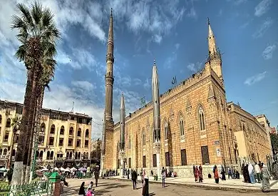 الأوقاف تواصل عقد مقارئ القرآن بمسجد الإمام الحسين
