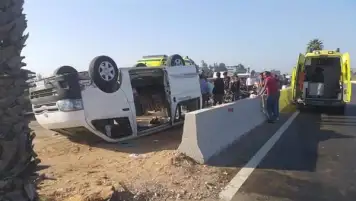 إصابة 8 أشخاص إثر انقلاب ميكروباص بالخارجة