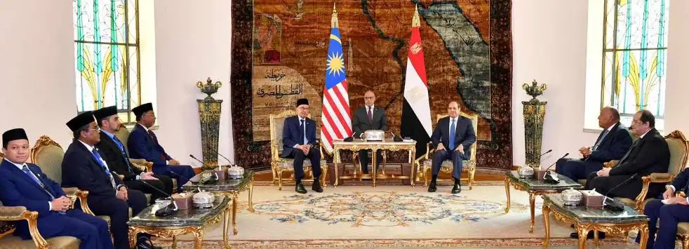 السيسي ورئيس وزراء ماليزيا يؤكدان ضرورة توفير النفاذ الآمن والعاجل للمساعدات الإنسانية لأهالي غزة
