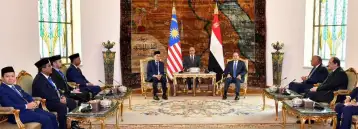 السيسي ورئيس وزراء ماليزيا يؤكدان ضرورة توفير النفاذ الآمن والعاجل للمساعدات الإنسانية لأهالي غزة