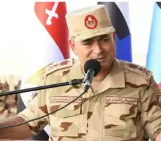 رئيس الأركان أركان يشهد تنفيذ بيانا عملياً لأنسب أسلوب لأعمال التطهير الكيميائى لإحدى القواعد الجوية