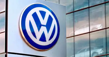 فولكس فاجن تستأنف حركة الإنتاج بشكل منتظم بعد تقليصها بسبب نقص مكونات المحركات