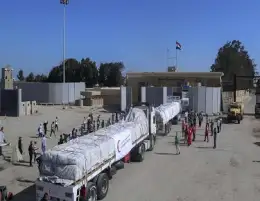 دخول الدفعة الرابعة من المساعدات معبر رفح البري لتسليمها إلى الهلال الأحمر الفلسطيني