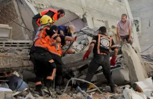 الدفاع المدني بغزة: أعداد كبيرة من الشهداء والمصابين تحت الأنقاض