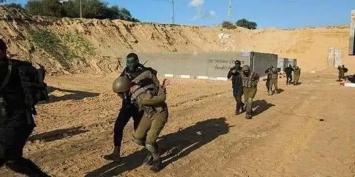 عائلات الأسرى الإسرائيليين لدى حماس يطالبون نتنياهو بوقف الاجتياح البري وإعادة أبنائهم