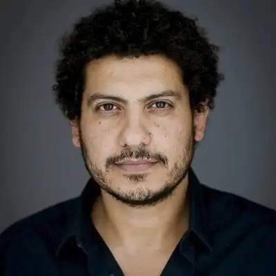 الفنان وائل شوقي يمثل مصر في بينالي فينيسيا الـ60
