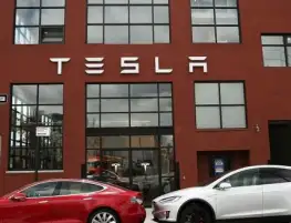 تسلا ترفع أجور عمال مصنعها القريب من برلين