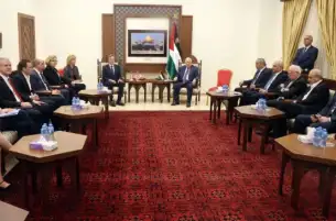 الرئيس الفلسطيني لبلينكن: اوقفوا إسرائيل عن ارتكاب الجرائم في غزة فورا