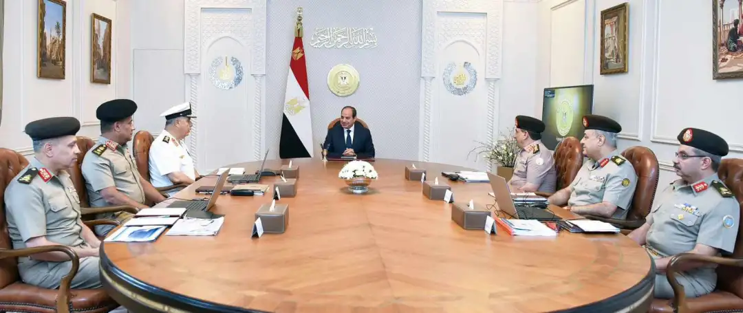 الرئيس السيسي يعقد اجتماعا مع عدد من المسئولين لمتابعة جهود تعزيز وتطوير قطاع التصنيع العسكري