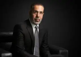مدحت العدل: إذا أردت من الفنان ألا يعمل لنصرة أي قضية فلتطلب ذلك من كل المهن الأخرى