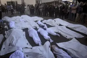 وزير فلسطيني: العدوان الإسرائيلي دمر نصف الوحدات السكنية في قطاع غزة