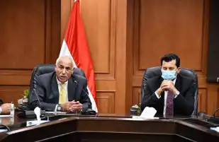 وزير الرياضة ورئيس الزمالك يزوران العامري فاروق في المستشفى