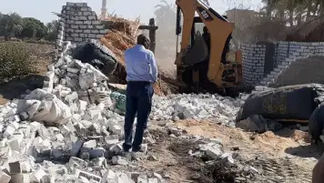 نائب محافظ القاهرة تتابع إزالة التعديات على الأراضي بجنوب العاصمة
