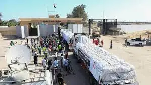 معبر رفح يشهد دخول 821 شاحنة مساعدات منذ بداية العدوان الإسرائيلي على غزة