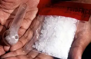 سقوط شخصين بالجيزة بحوزتهما كميات لمخدرى الآيس والبودر