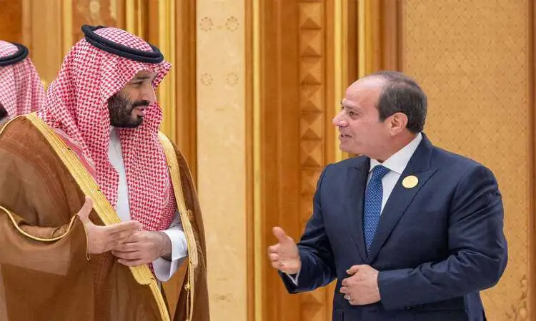 السيسي وولي العهد السعودي يعقدان لقاء على هامش قمة الرياض