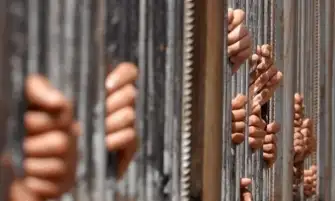 حبس المتهمين بالتشاجر على أولوية المرور بالهرم
