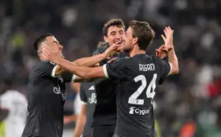 يوفنتوس يعبر كالياري ويتصدر الدوري الإيطالي