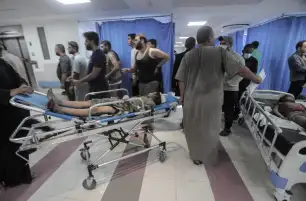 مدير الصحة في غزة: نحن بلا ماء أو دواء في مجمع الشفاء.. وننتظر الموت