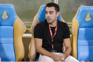 تشافي: الانتقادات تنال من لاعبي برشلونة