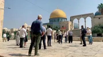 مصادر فلسطينية: مستعمرون يقتحمون باحات المسجد الأقصى