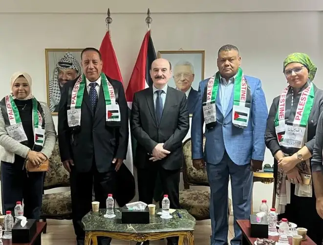 وفد نقابة الصحفيين يزور القنصلية الفلسطينية بالإسكندرية تضامنا مع أهالي غزة