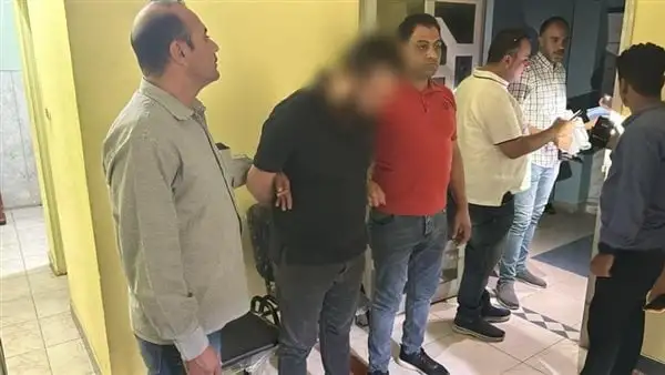 ضبط حاصل على دبلوم صنايع بتهمة انتحال صفة طبيب مخ وأعصاب بالشرقية