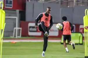الأهلي يفتح ملف رحيل المالي أليو ديانج