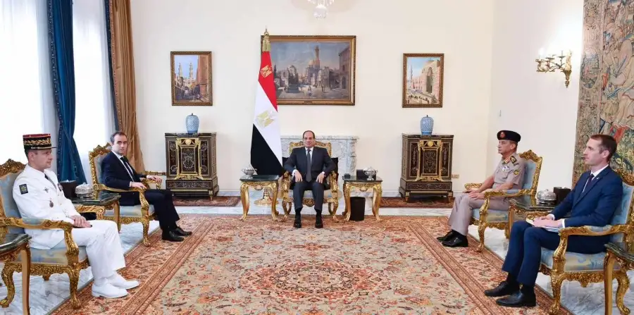السيسي ووزير الدفاع الفرنسي يؤكدان أهمية تجنب اتساع دائرة الصراع والتصعيد في المنطقة