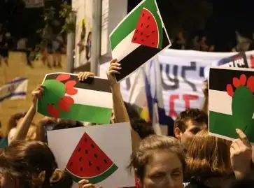 البطيخ.. كيف تحول من مجرد فاكهة إلى رمز لدعم نضال الشعب الفلسطيني؟