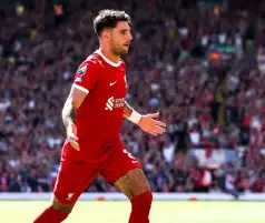 نجم ليفربول: لا أريد أن أكون مثل جيرارد