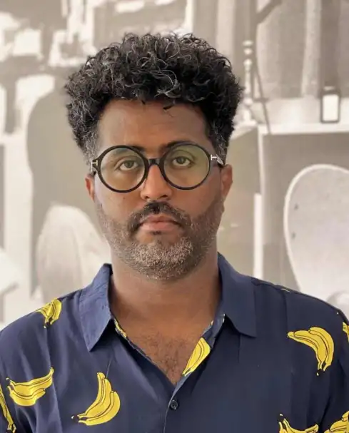المخرج إبراهيم عمر ينتهي من تصوير فيلم بعد ذلك لن يحدث شيء