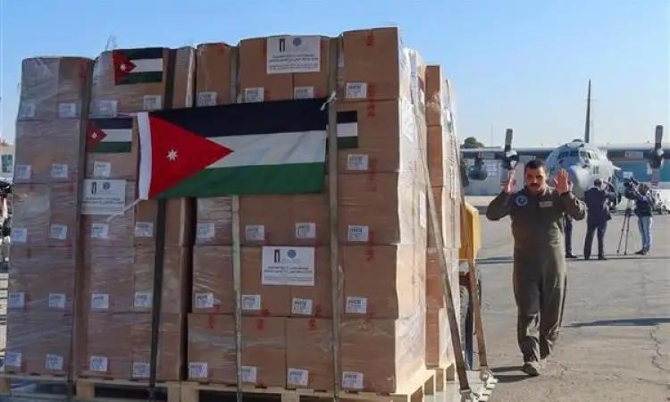 الجيش الأردني يسير قافلة من المساعدات الإنسانية والغذائية إلى جنوب قطاع غزة