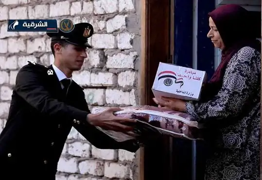 الداخلية توزع مساعدات عينية على السيدات وخاصة المرأة المعيلة