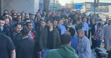 الانتخابات الرئاسية.. توافد أعداد كبيرة من الناخبين أمام المقر الانتخابي بالكويت