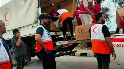 الهلال الأحمر الفلسطيني: وصول مواد إغاثة إلى غزة بعد توقفها
