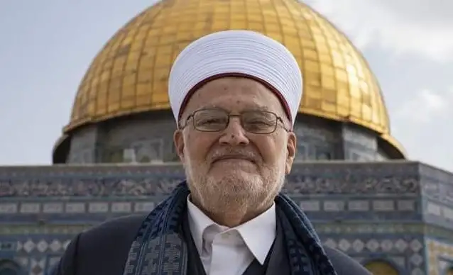 خطيب المسجد الأقصى: قوات إسرائيلية جاءت لهدم منزلي لتحقيق أطماعهم في الأقصى والقدس