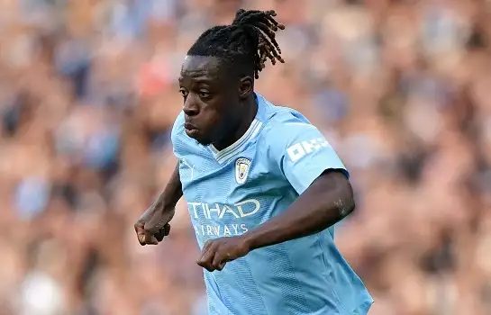 متفوقا على هالاند.. دوكو لاعب الشهر في مانشستر سيتي
