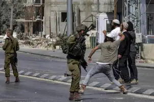 أكسيوس: عقوبات أمريكية مرتقبة على مستوطنين إسرائيليين هاجموا فلسطينيين في الضفة الغربية