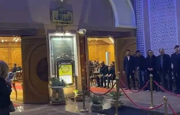 أبرزهم هنيدي وتامر حسني وكريم عبدالعزيز.. توافد نجوم الفن على عزاء الراحل أشرف عبدالغفور