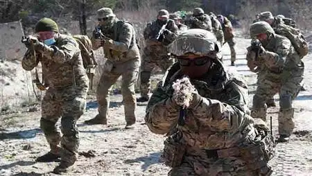 وزير الدفاع الألماني: يجب زيادة شحنات الأسلحة لأوكرانيا