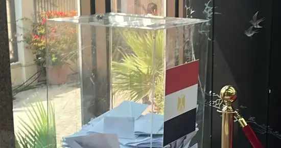 إجراءات من القضاة ضد محاولة تصوير الناخب بطاقة التصويت أو الخروج بها
