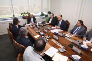 وزير النقل يتابع مع رئيس جانز مافاج المجرية تصنيع وتوريد باقي صفقة الـ1350 عربة سكة حديد
